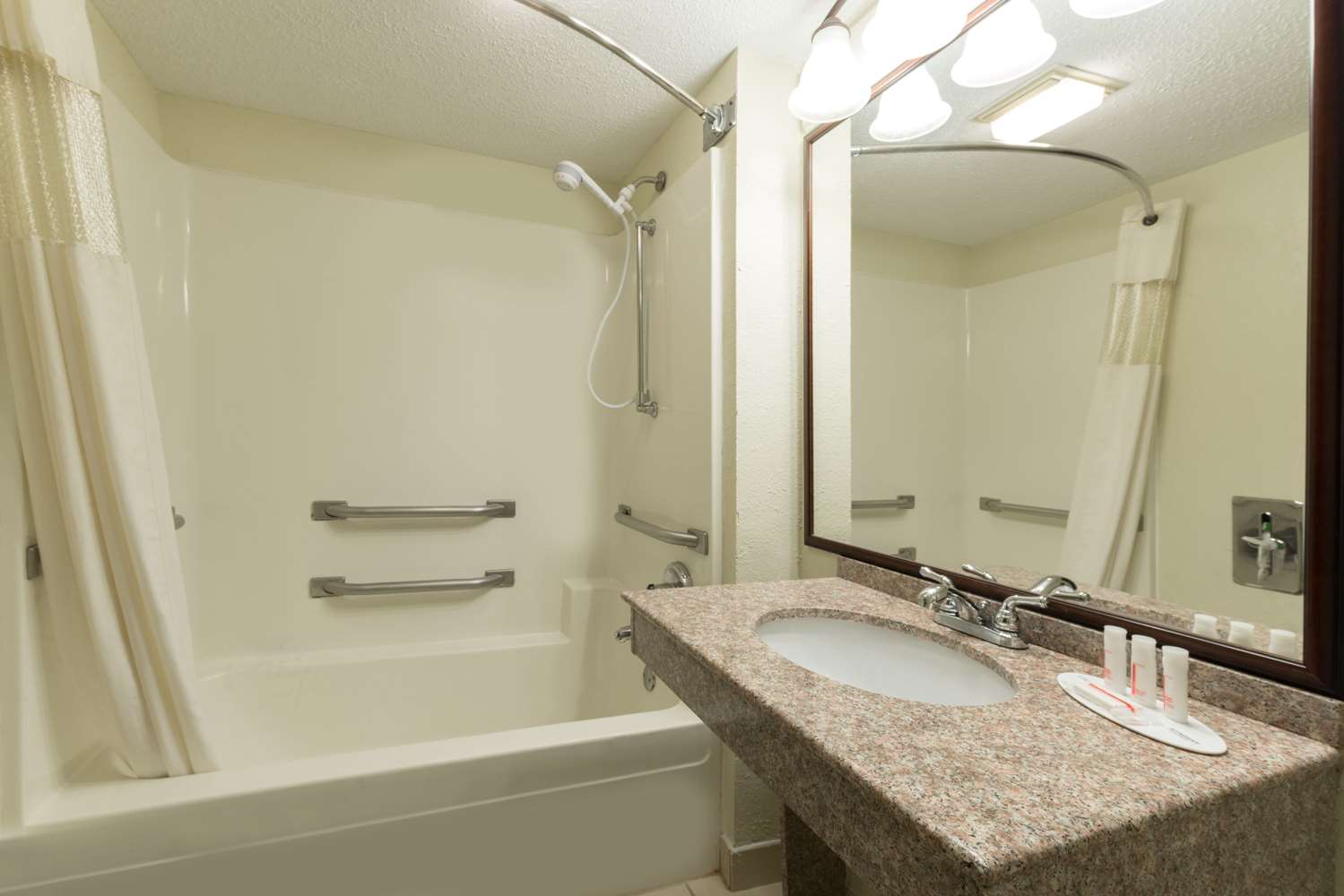 Baymont By Wyndham Louisville South I 65 32/33
