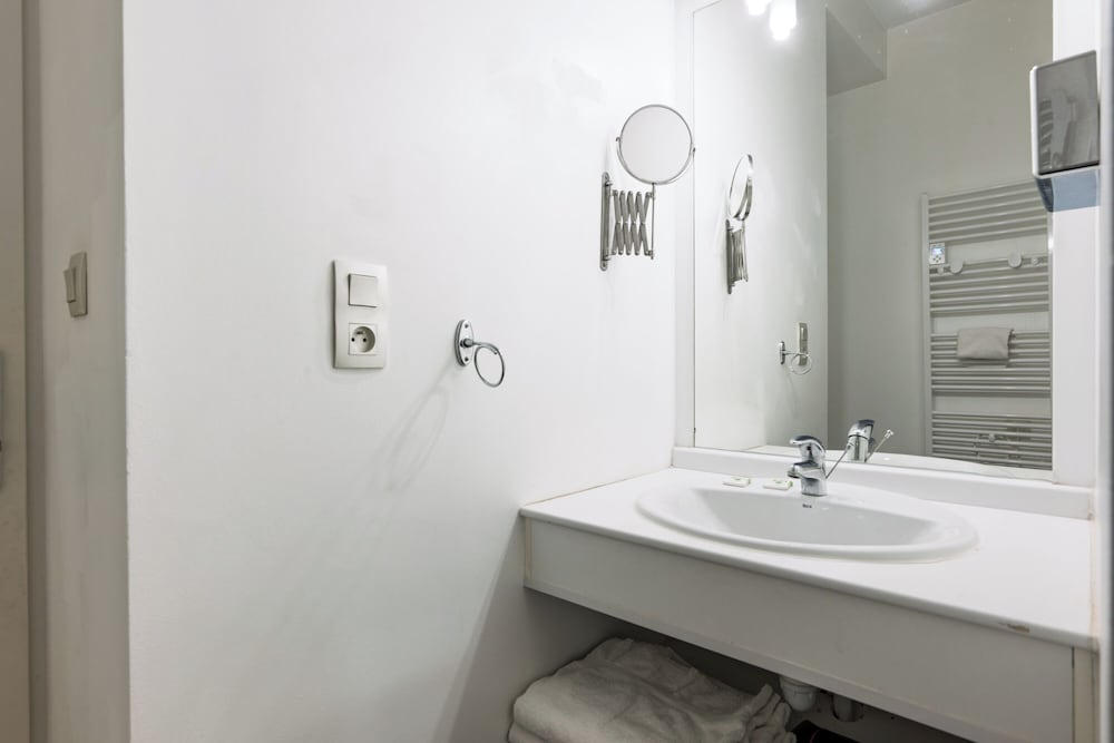 1 BEDROOM, APARTMENT, SINGLE BED, SOFA