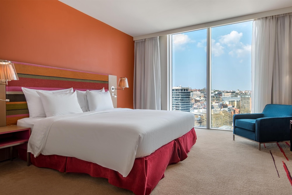 Superior, Twin Beds, City View, Majestic Hotel Bristol 7/10