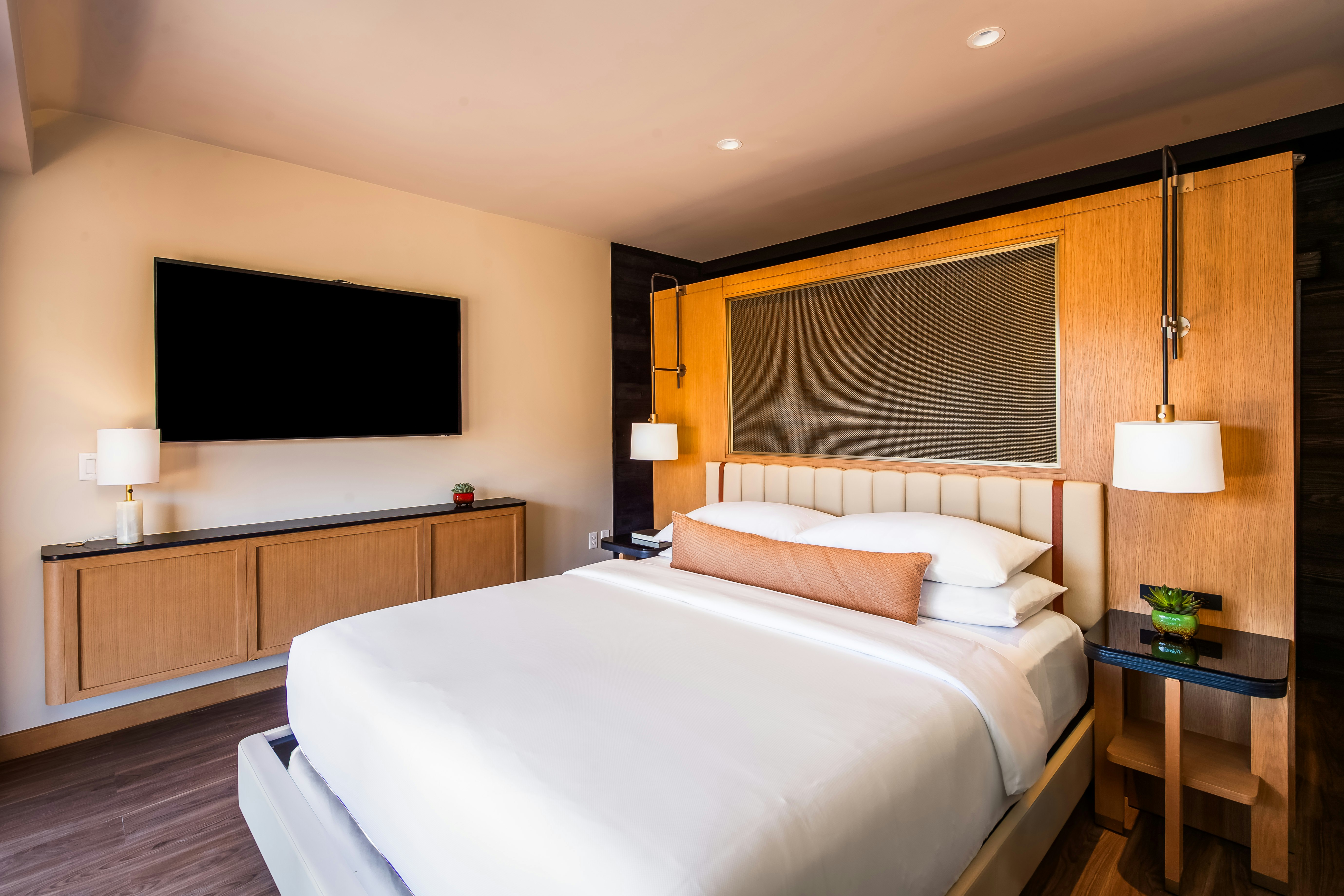 Cliff, Premier, King Bed