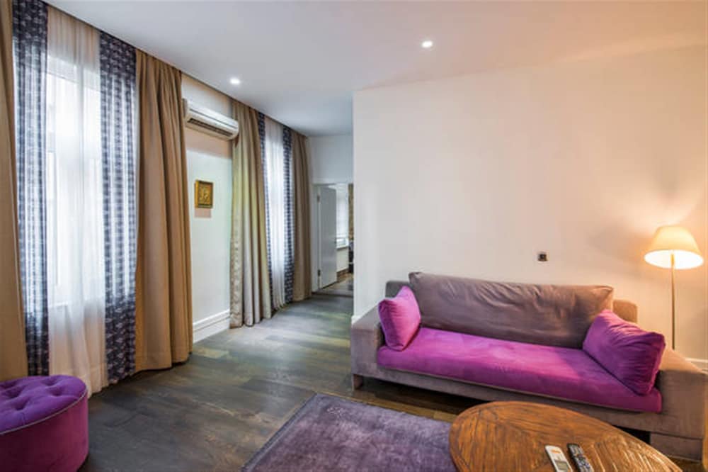 Misafir Suites 8 Istanbul. 45/70