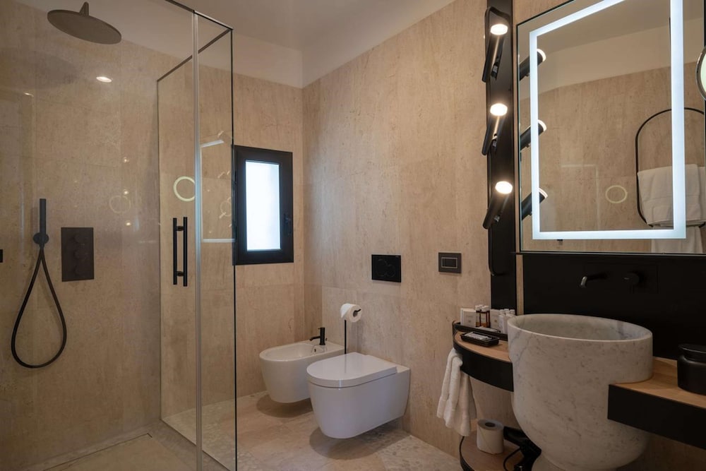 Sulia House Porto Rotondo, Curio Collection by Hilton 17/99