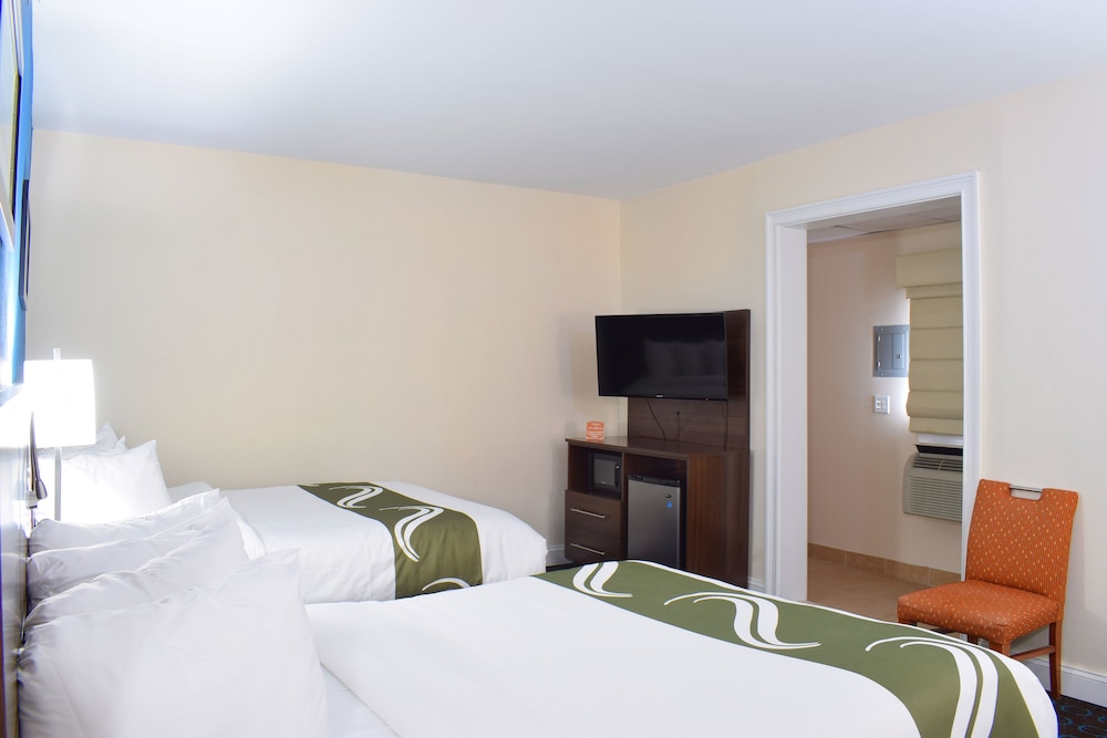 Quality Inn and Suites Middletown Newport 15/40