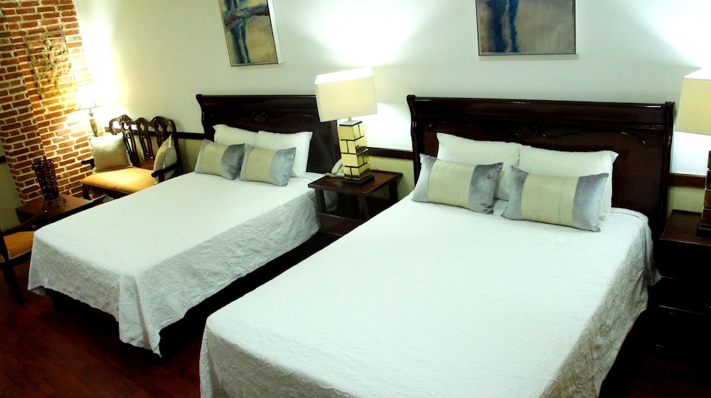 Hotel Platino 11/67
