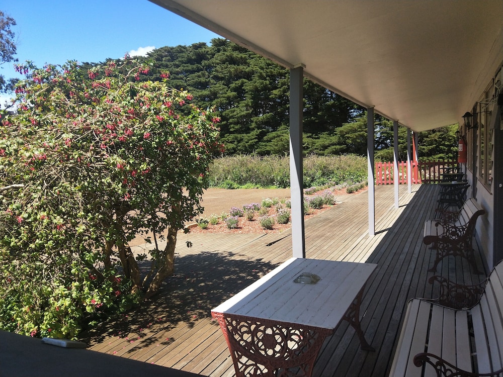 TWELVE APOSTLES MOTEL & COUNTRY RETREAT 45/50