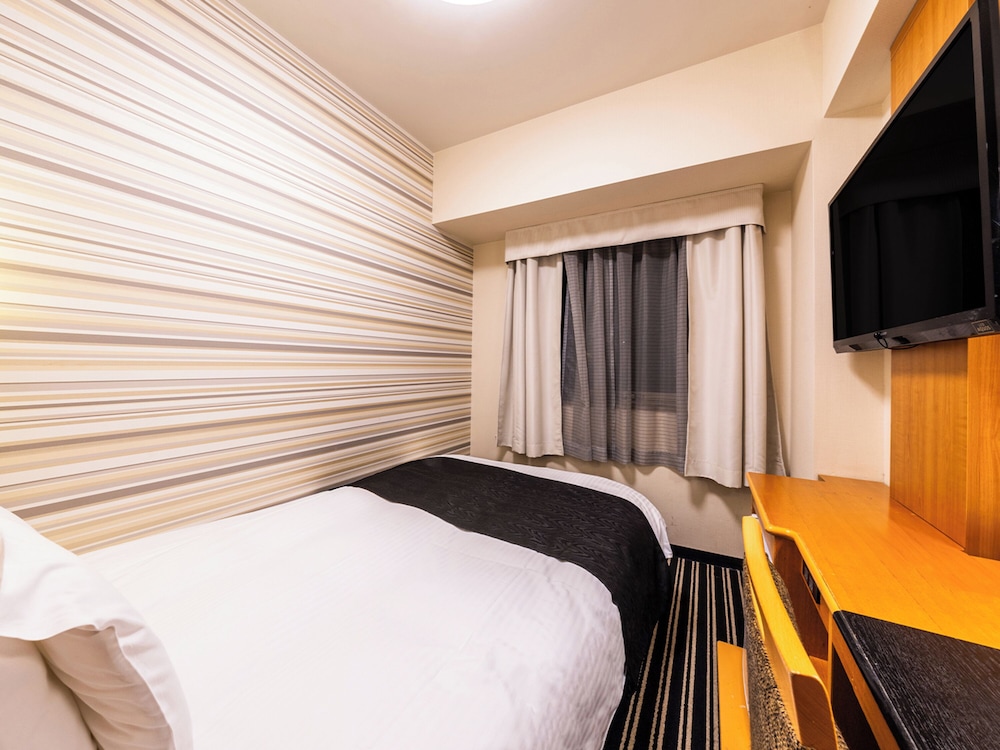 SEMI ROOM, SEMI DOUBLE BED
