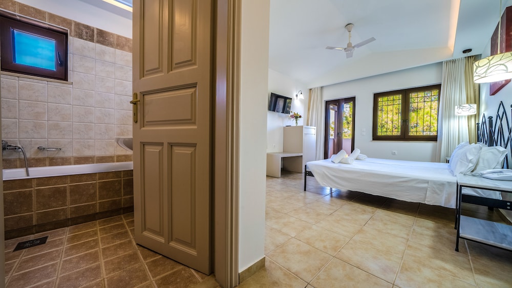Junior Suite, Bungalow, 3 Beds, Sea View، Forest Park Hotel 4/5