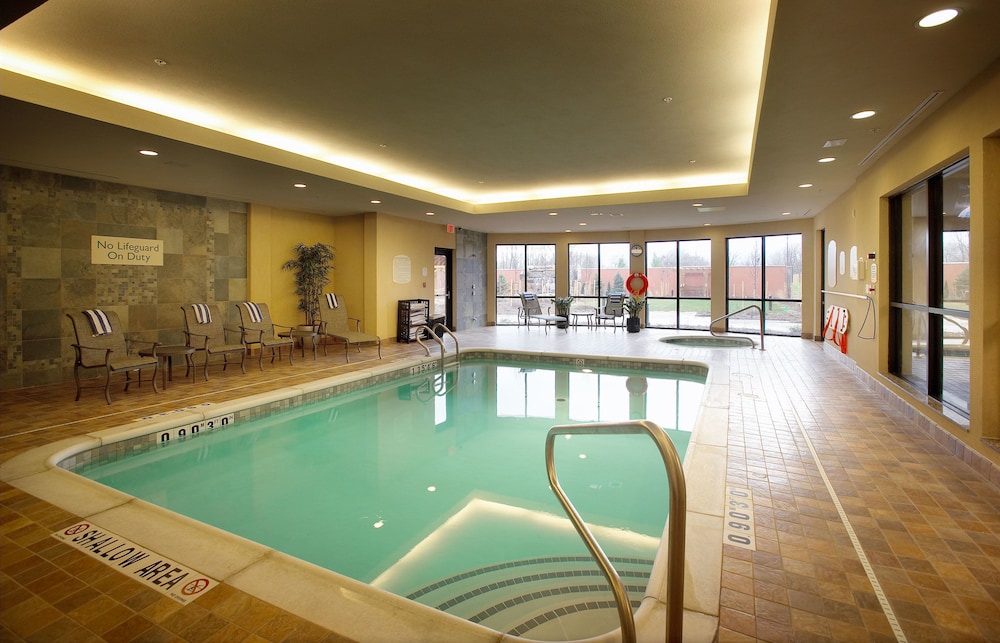 Courtyard by Marriott Hamilton 7/32