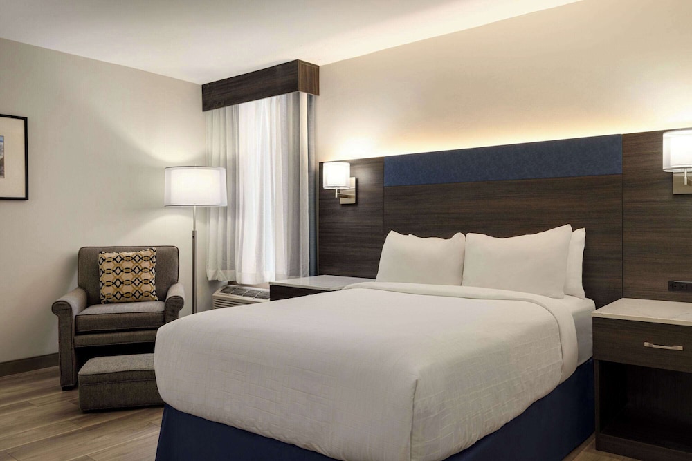ROOM, DOUBLE BED, POOL VIEW