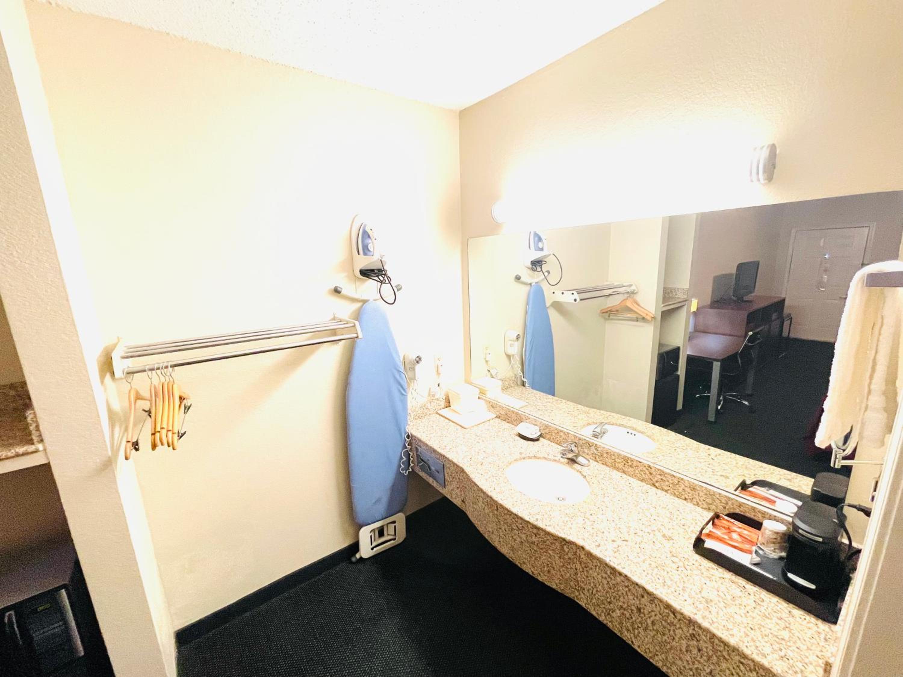 غرفة بسرير كينج بجاكوزي، Best Western Magnolia 8/10