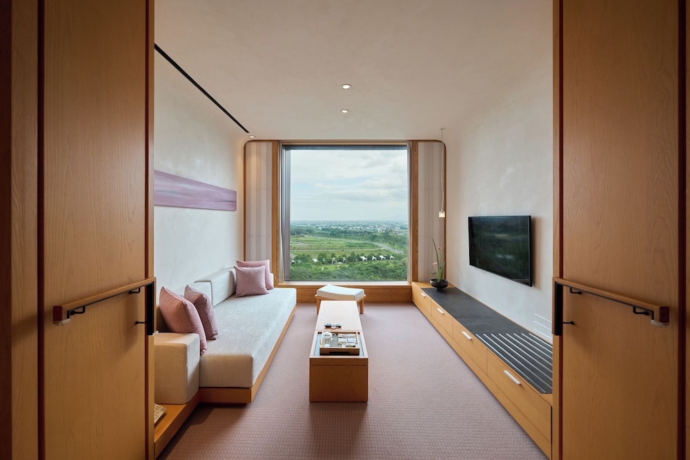 WESTERN, SUITE, TWIN BEDS, CITY VIEW