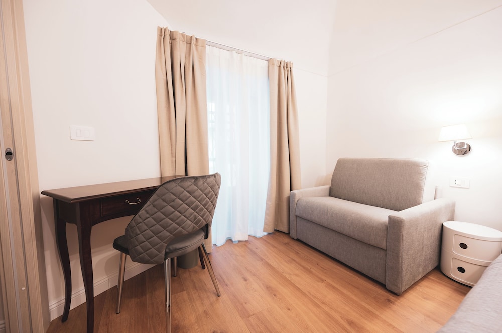 Carlo Felice Boutique Hotel 29/39