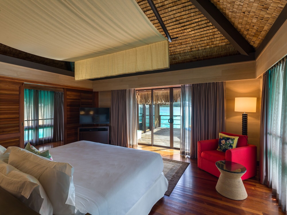 The St Regis Bora Bora Resort 22/84