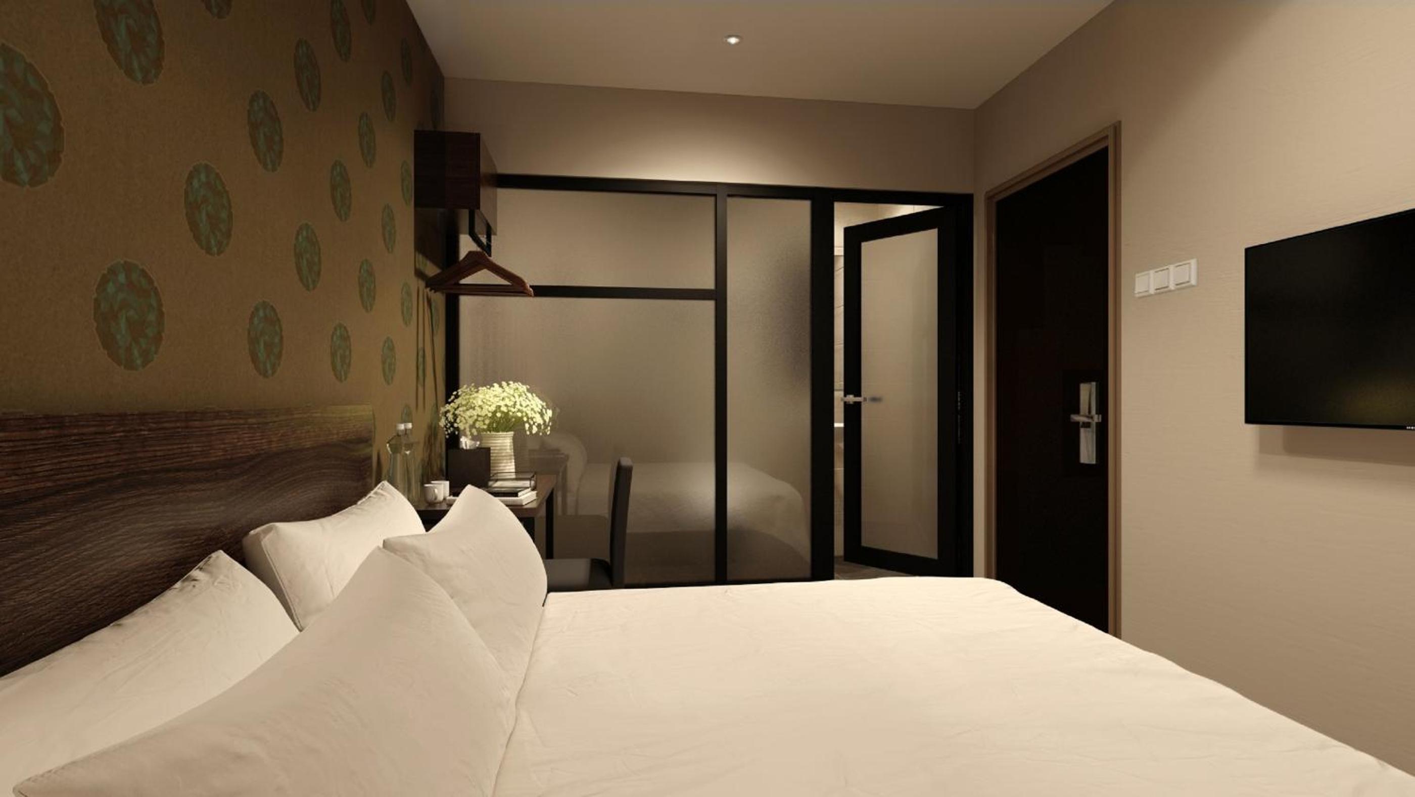 Room, King Bed, Queen Bed, No Window، The Square Hotel 6/10