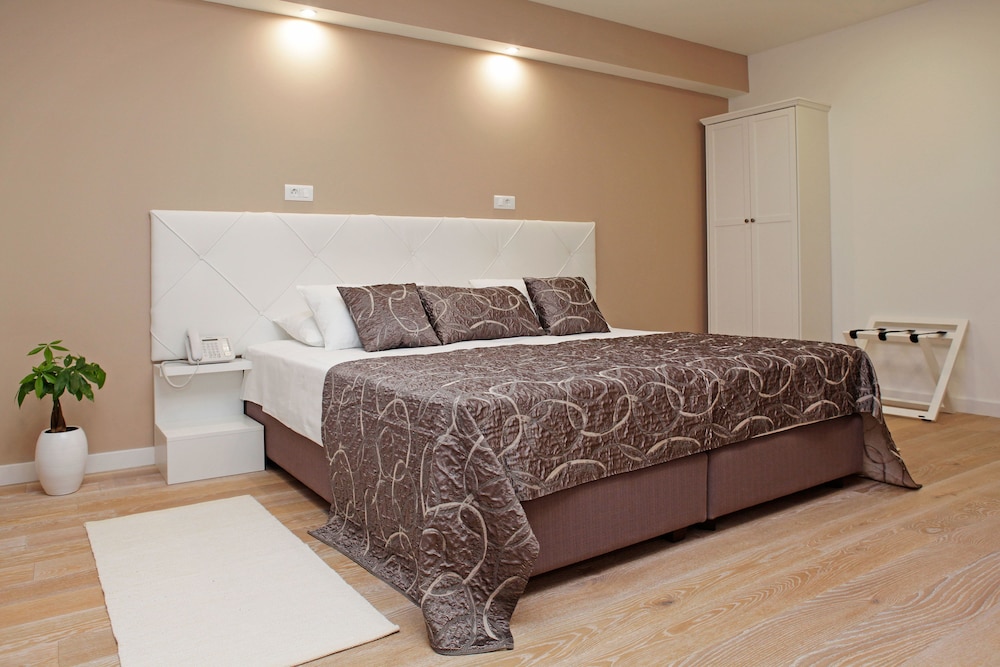 Hotel Villa Telenta 7/73