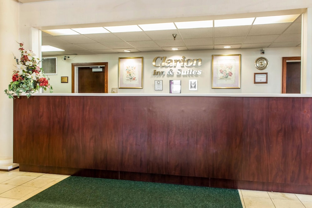 Clarion Inn & Suites Indianapolis Northwest 5/55