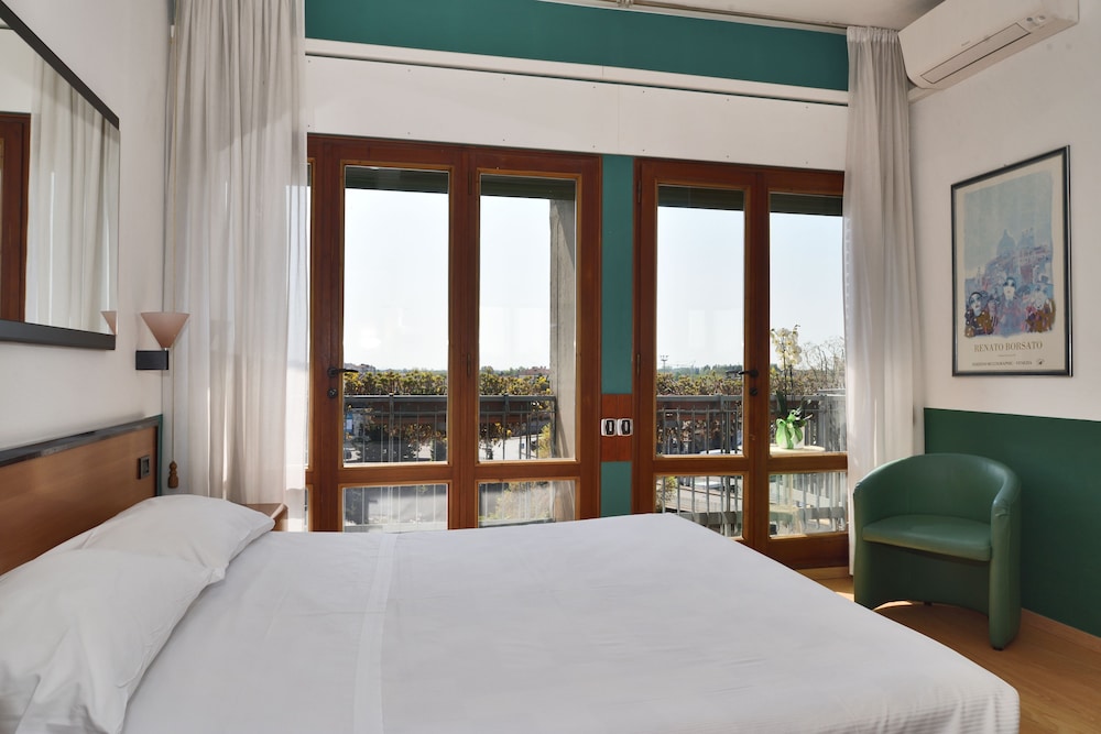 Hotel Carlton 18/62