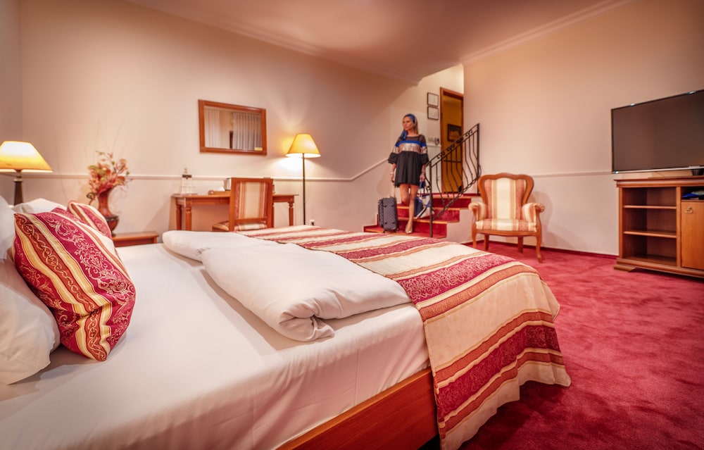 BEST WESTERN HOTEL CAPITAL 11/50