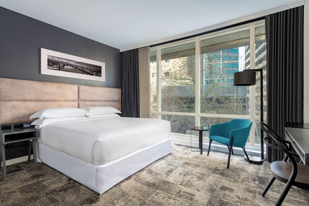 Room, King Bed, Tower View