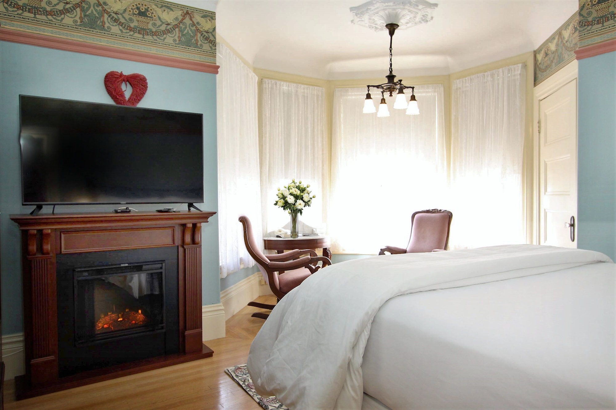 TOWER, KING BED, JETTED TUB