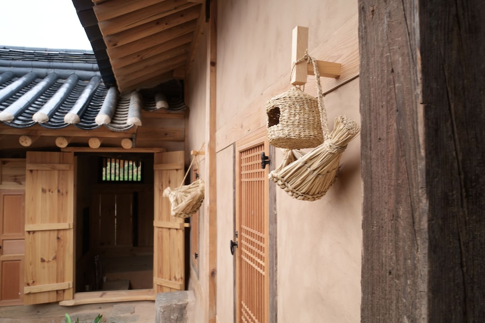 Jukheon Traditional House 30/50