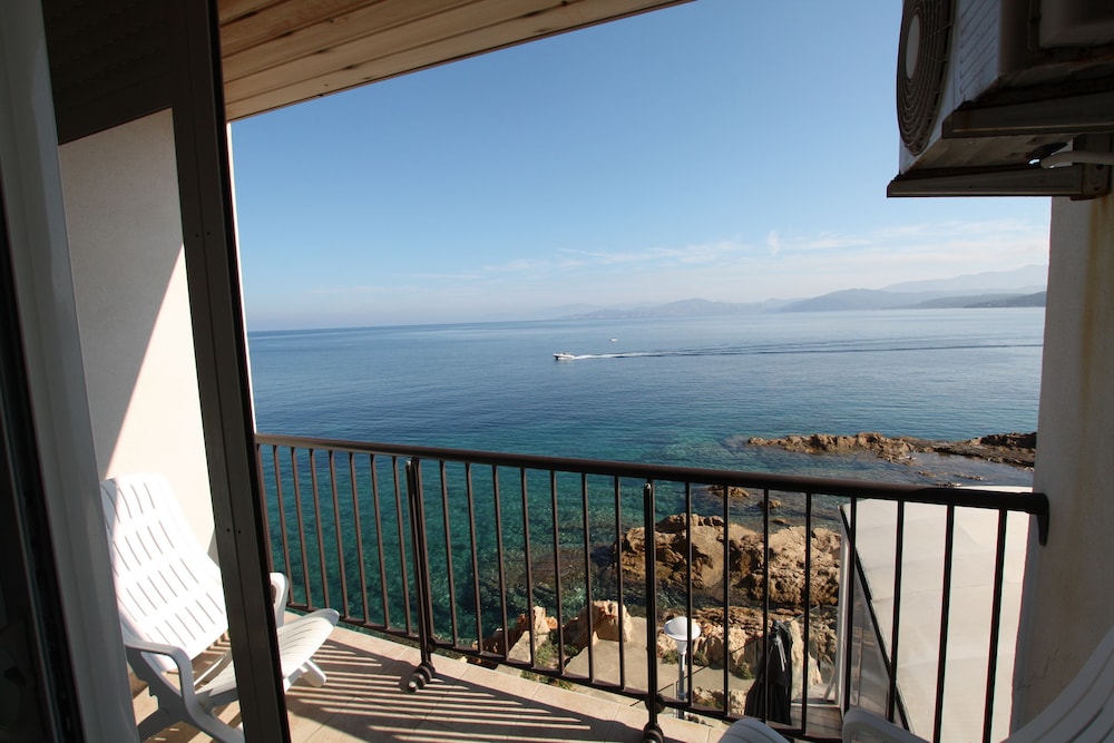 La Pietra Hotel Restaurant 45/50