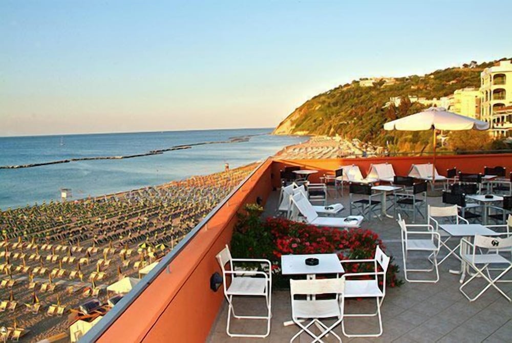 Hotel Giovanna Regina 29/34