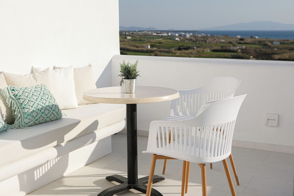 Naxos Earth Suites 42/59