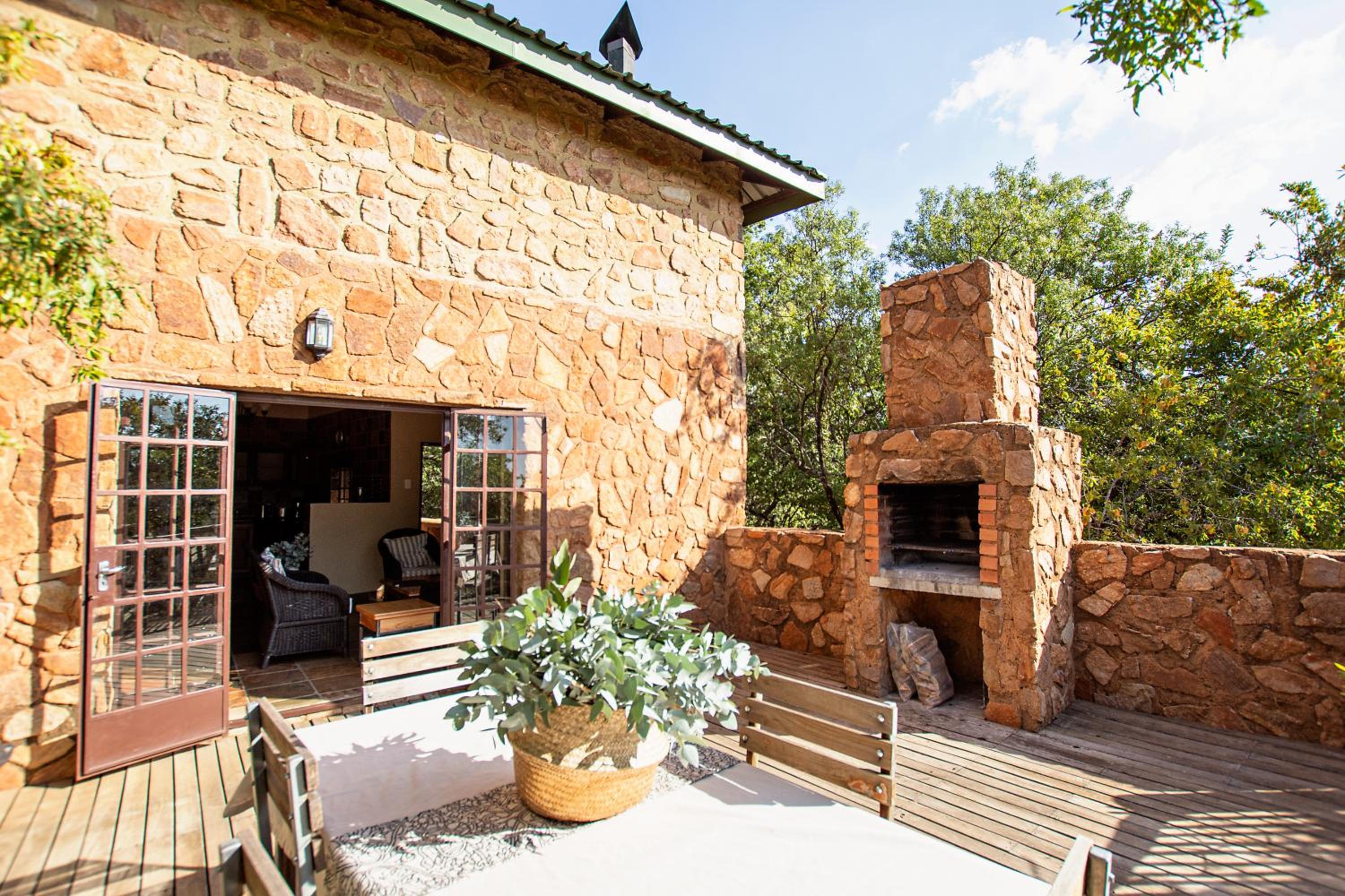 Milorho Lodge 2/50