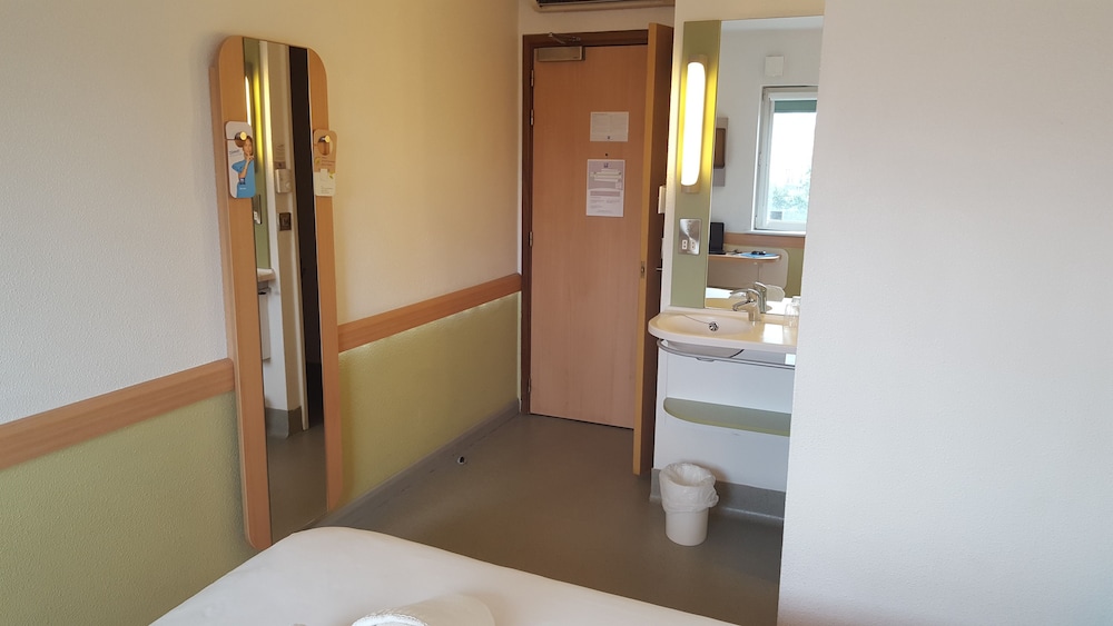 Ibis Budget Leeds Centre Crown Point Road 9/63