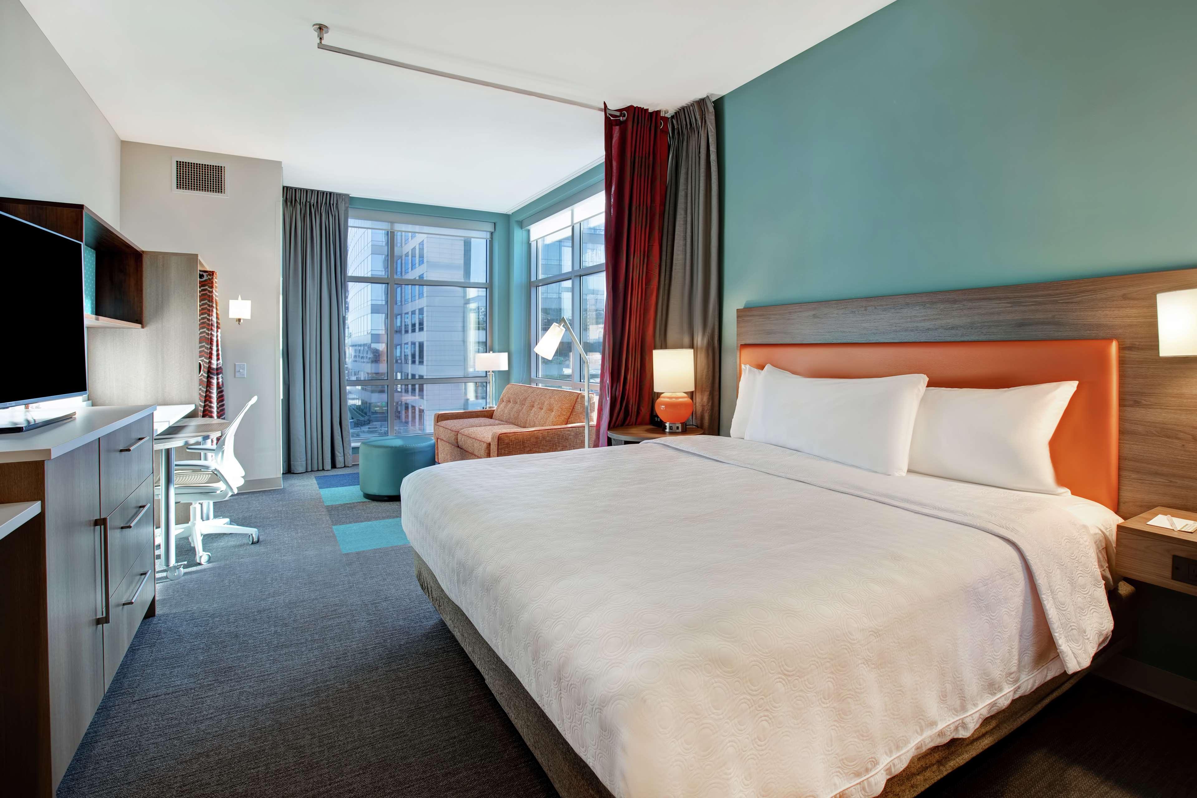 STUDIO, SUITE, KING BED, LARGE, CORNER