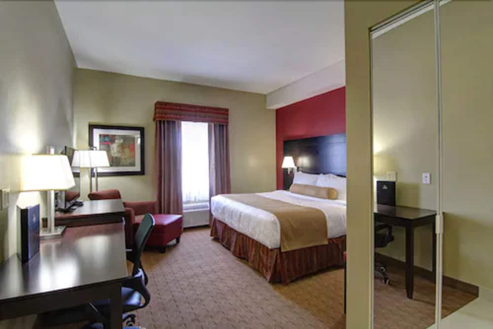جناح بسرير كينج بمطبخ صغير، Best Western Plus Bowmanville 2/5
