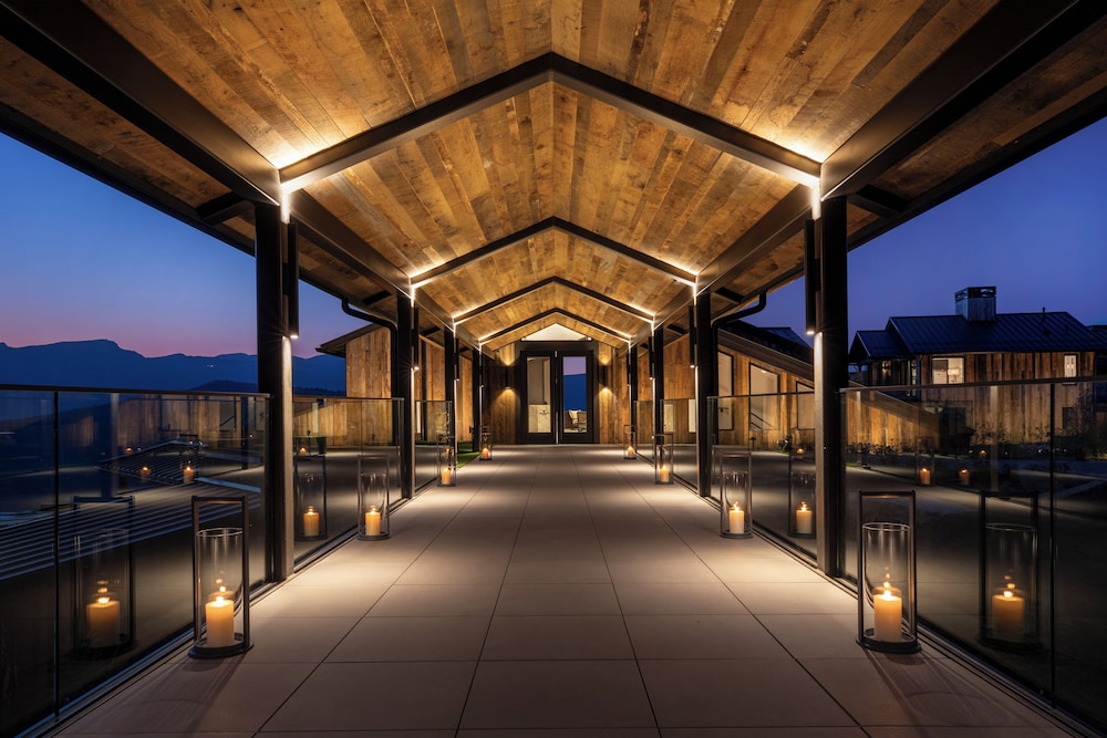 Hotel Yellowstone at Jackson Hole 30/50