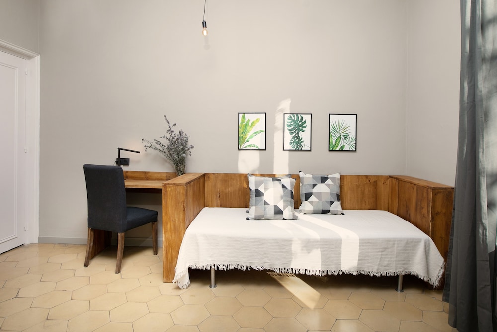 Jardinets Guest House 23/59