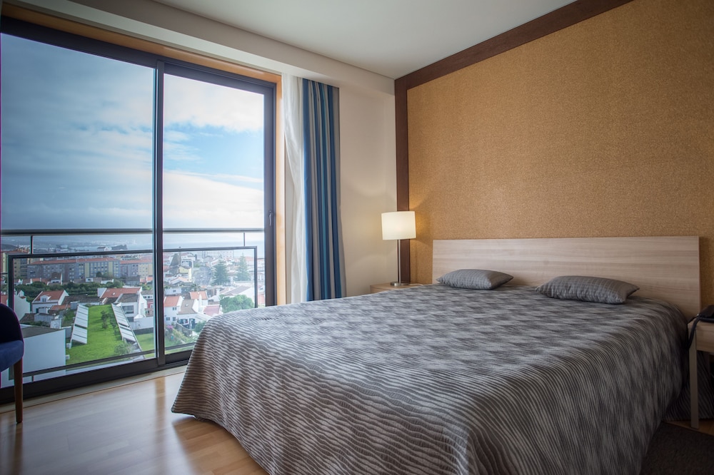 Antillia Hotel 53/127
