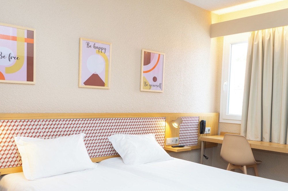 Standard, Twin Beds