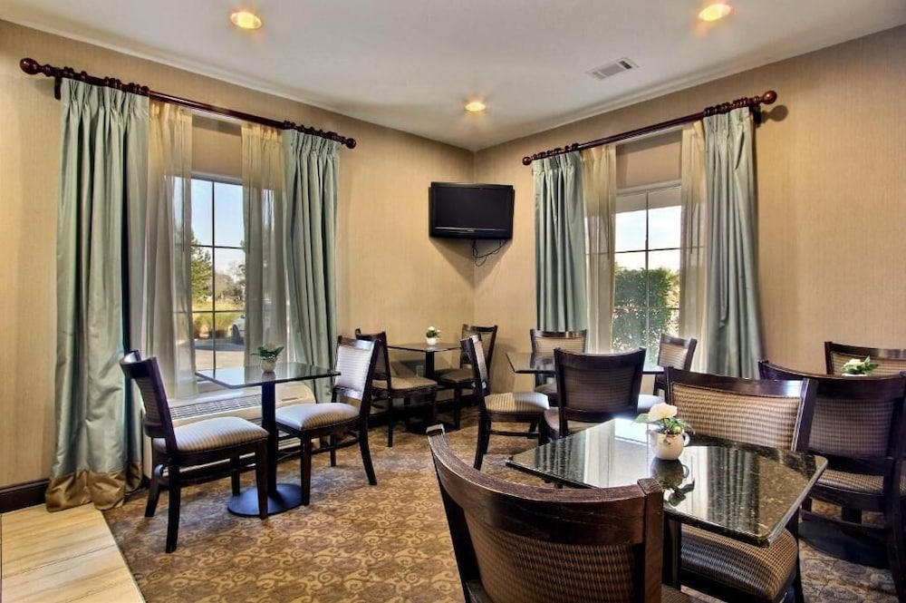 Magnolia Inn Suites 44/50