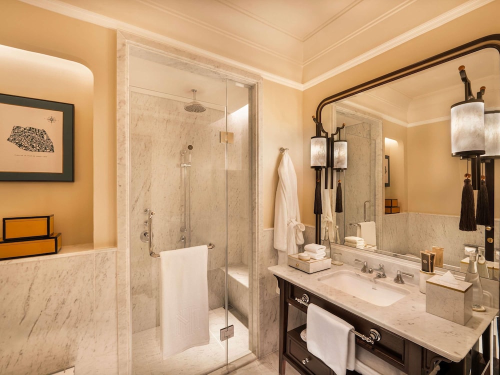 Luxury, Queen Bed, Heritage Wing، Sofitel Legend Metropole Hanoi Hotel 4/4