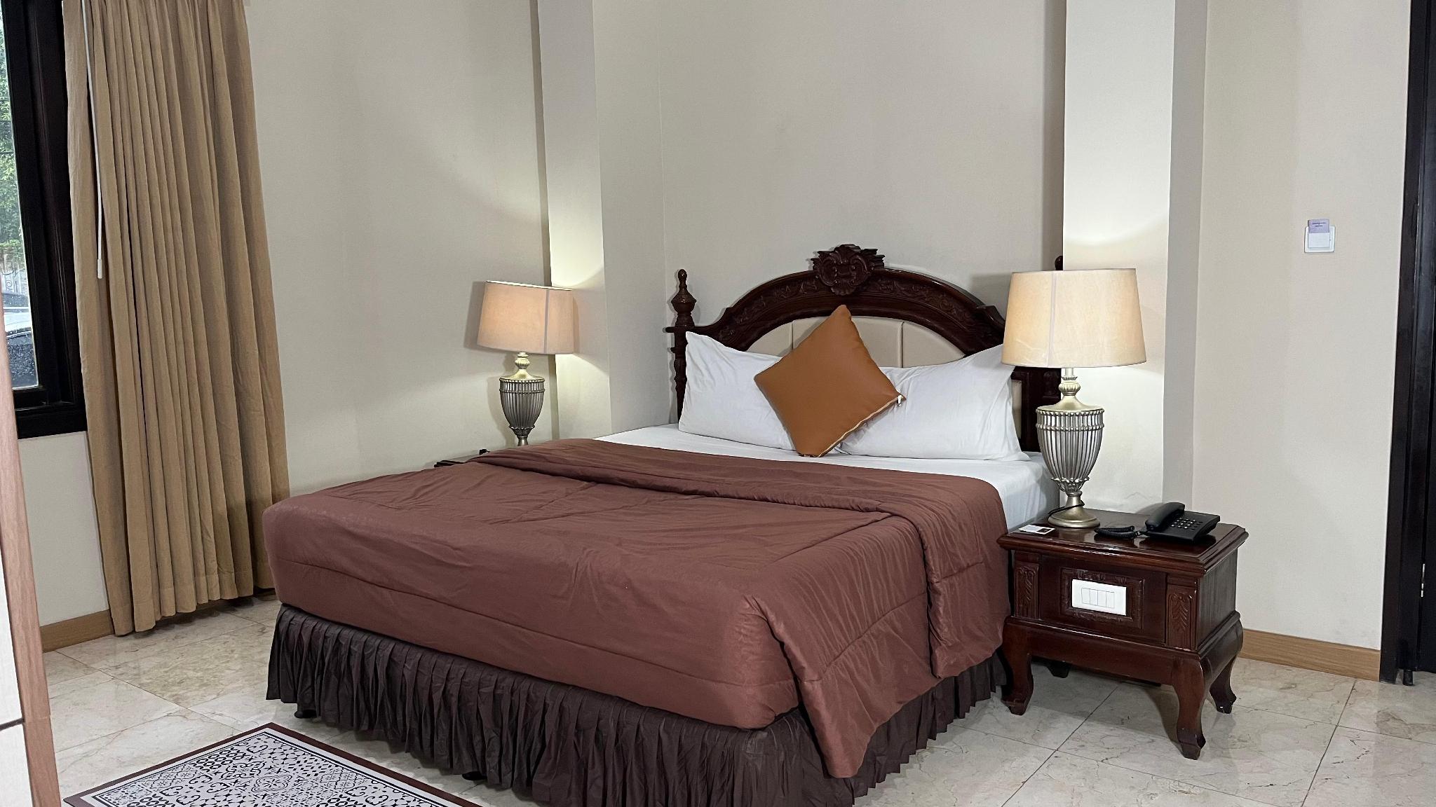 Suite, King Bed