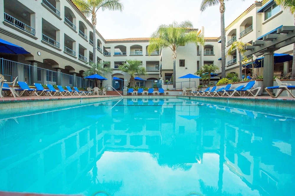 Tamarack Beach Resort Hotel 4/65