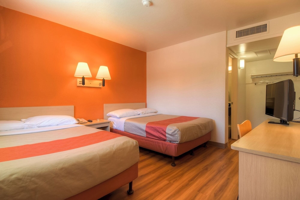 Motel6 San Bernardino, CA - North 25/58