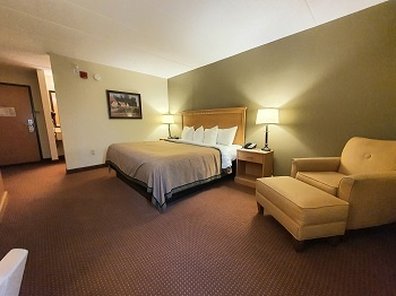 AmericInn by Wyndham Waconia 17/80