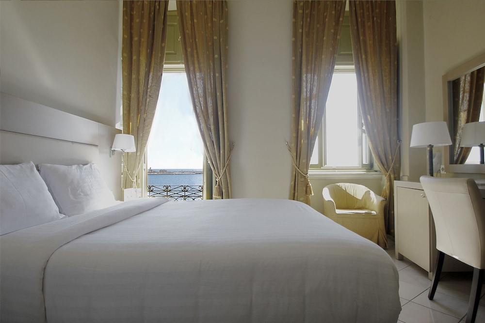 Hotel Diogenis 14/44