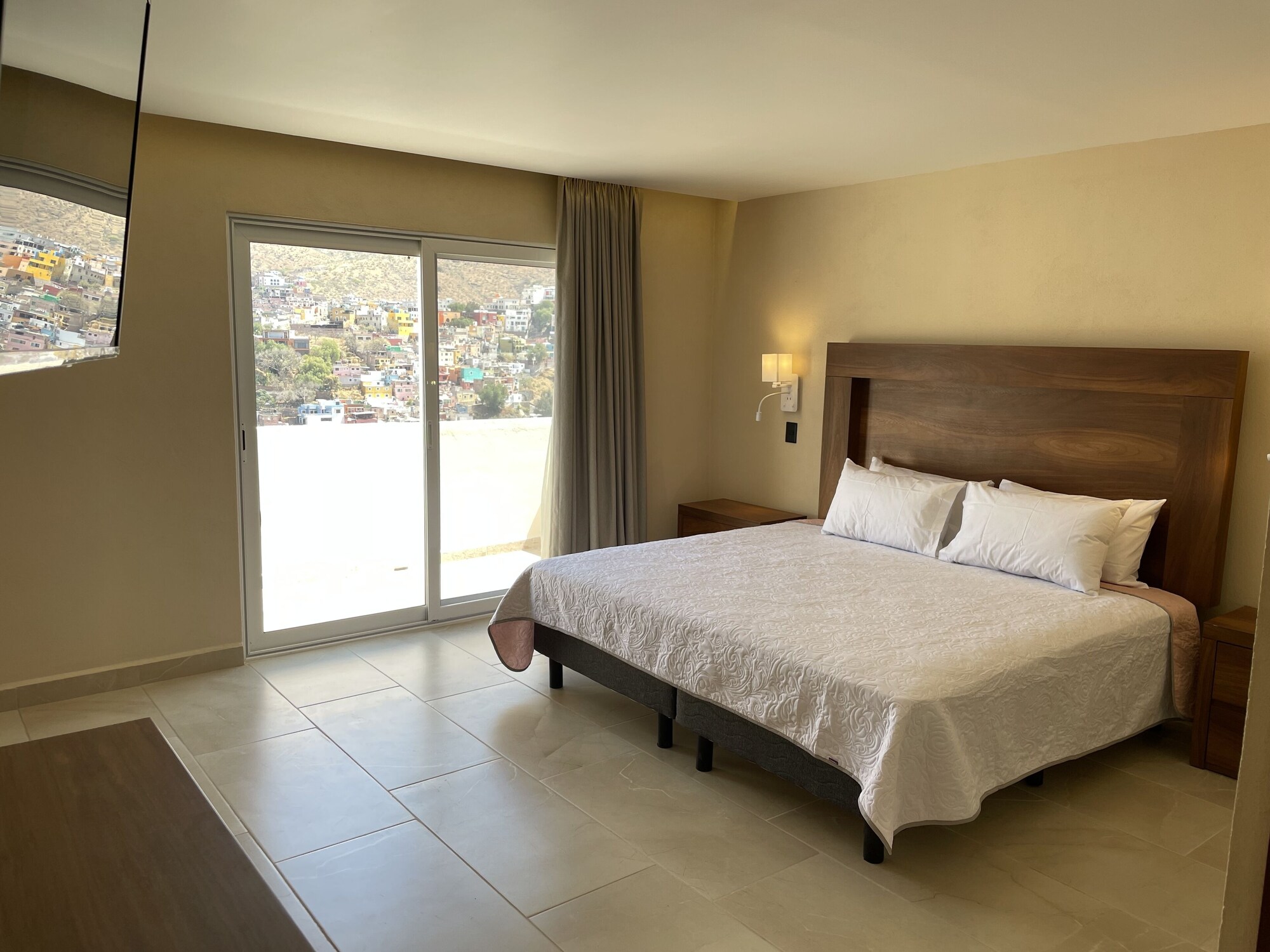 SUPERIOR, KING BED, CITY VIEW, BALCONY