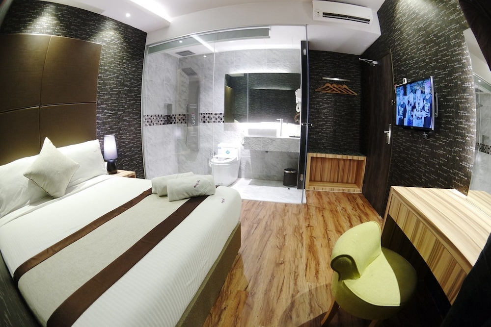 HereHotel.com 12/38