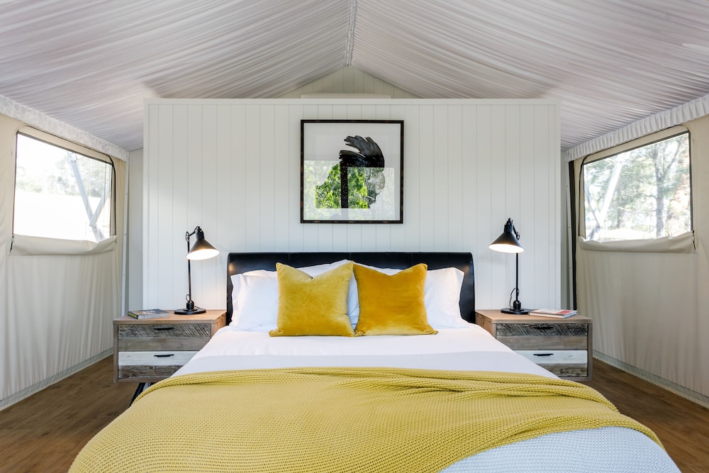 Pavilion, Premium, Queen Bed