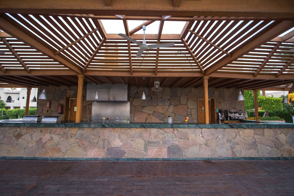 Reef Oasis Beach Resort 21/82
