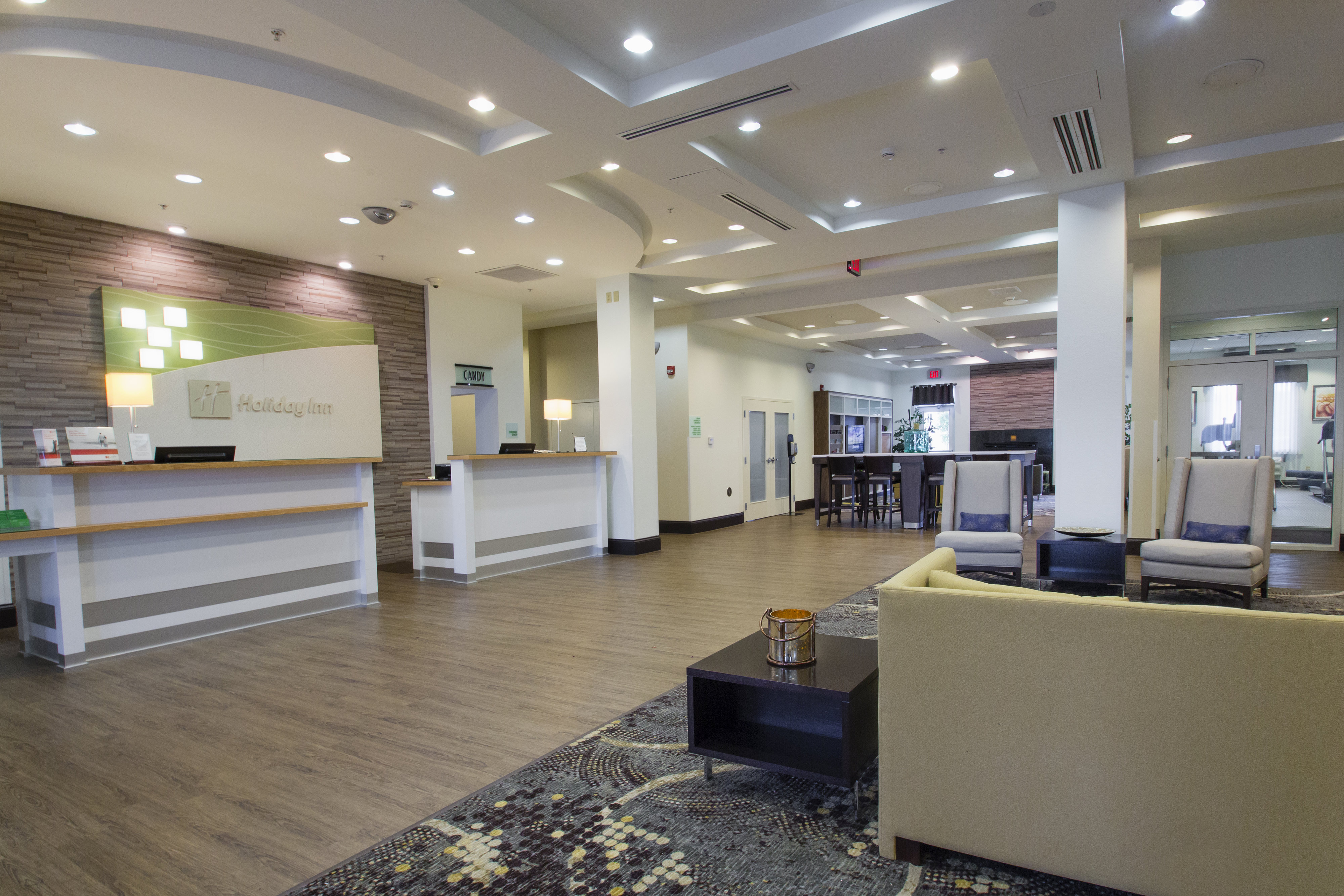 Holiday Inn Hotel Suites Bloomington Airport 7/50