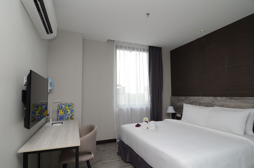 SUPERIOR, KING BED