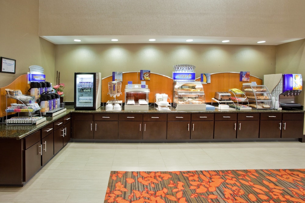 Holiday Inn Express Augusta North 10/53